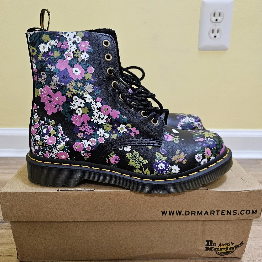 🌸DR. MARTENS 1460 PASCAL VINTAGE FLORAL LEATHER LACE-UP BOOTS, size US 10 - Picture 1 of 9